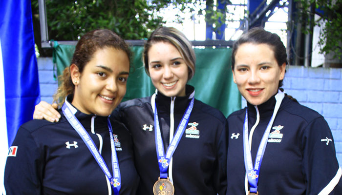 ANDREA PALAFOX, BRONCE (TERCERA DE IZQUIERDA) A DERECHA